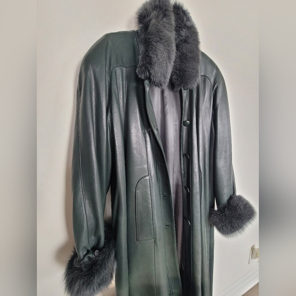 Oversized Green Leather Trench Coat with Fur Trims - Plus Size 14W - Picture 3 of 17